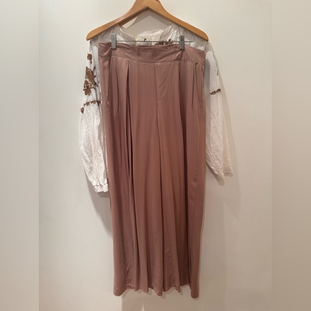 CUPIO flowing rayon pants. Size L. Beige/mauve. Note: shown with matching top